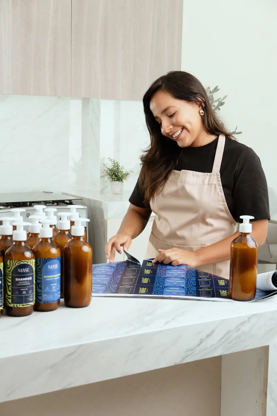 Etiquetado de los productos MASÉ en el laboratorio de Guayaquil